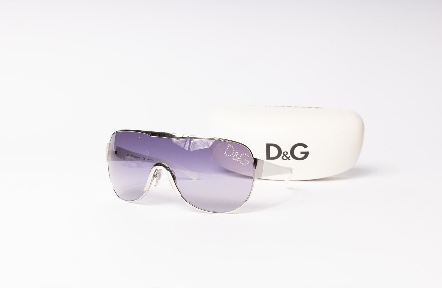 Make a glamorous statement with the exquisite D&G Crystal Sunglasses. Discover the perfect blend of fashion and luxury