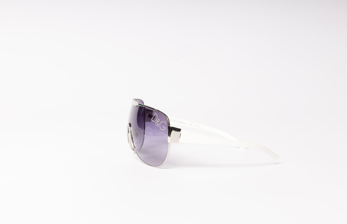 Make a glamorous statement with the exquisite D&G Crystal Sunglasses. Discover the perfect blend of fashion and luxury