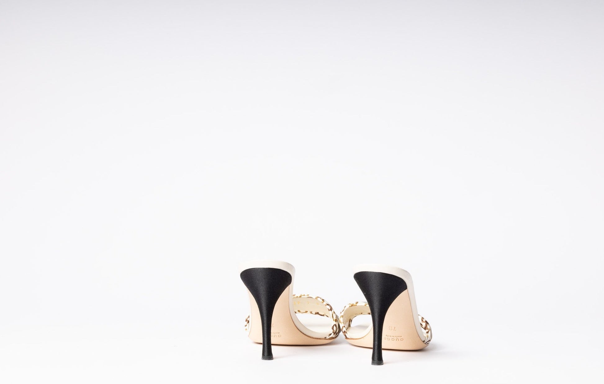 Vintage Gucci Heels - Timeless glamour and iconic style for a sophisticated fashion statement
